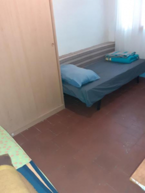 Lit dans chambre partagée homme